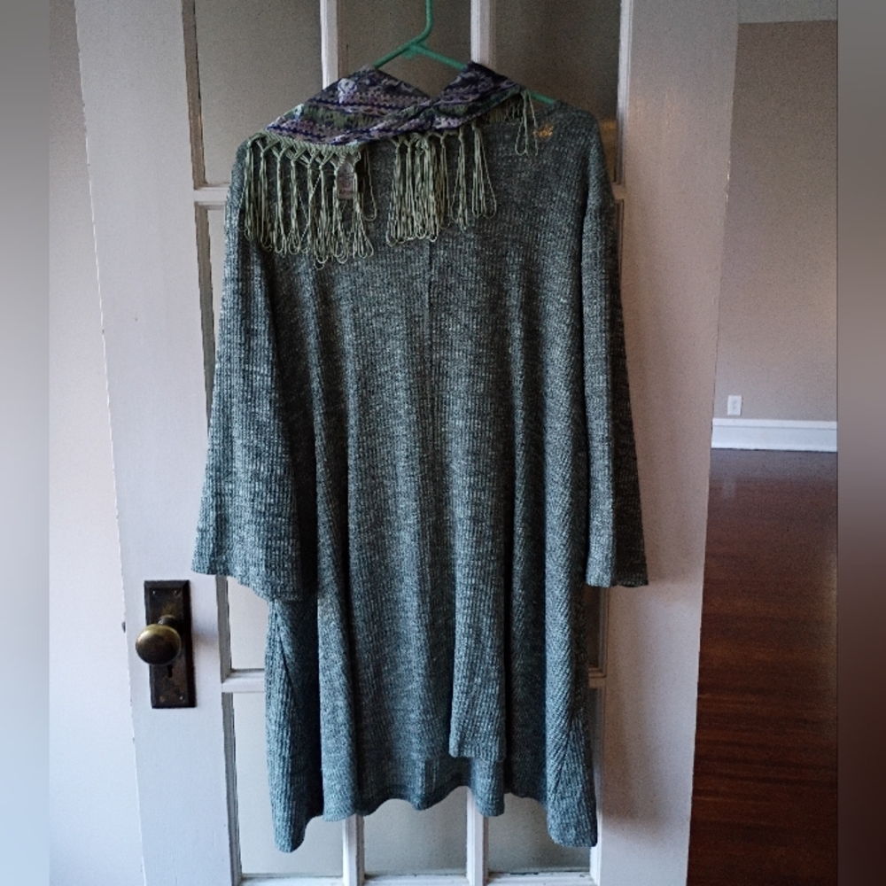 Catherines Women's Plus Size Impossibly Soft Tunic & Scarf Duet 2X - Picture 12 of 15